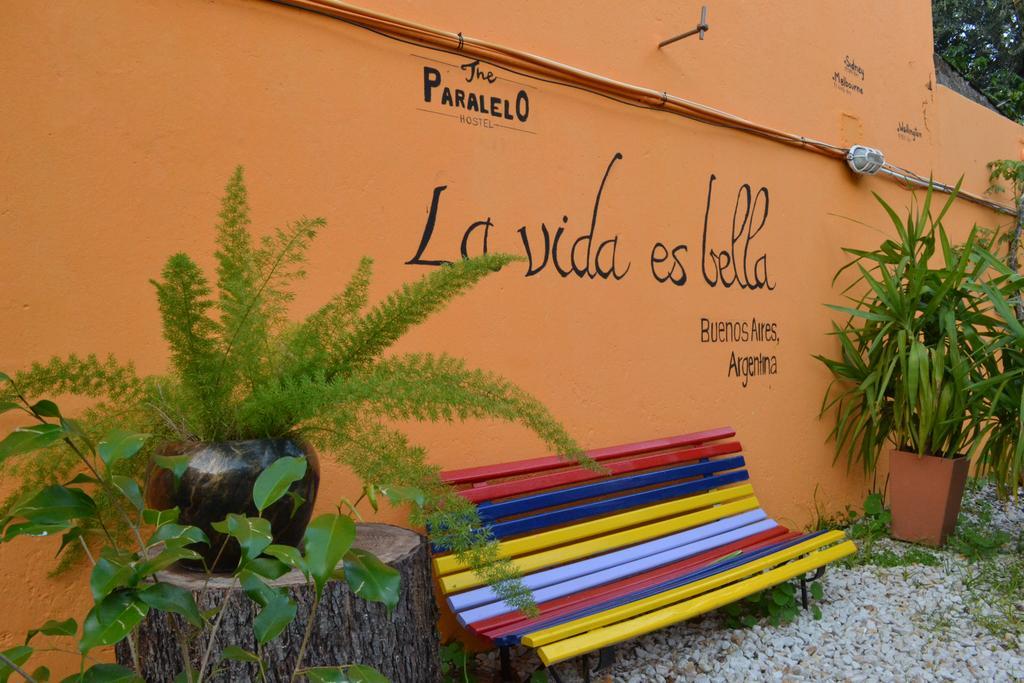 Paralelo Hostal *