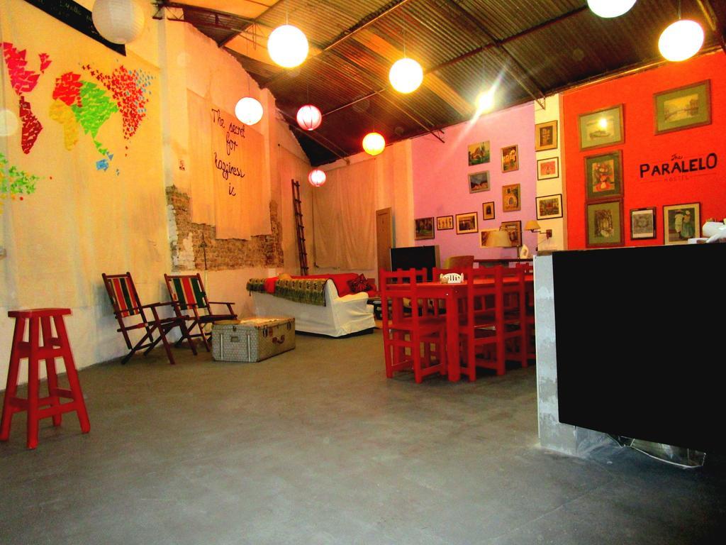 Paralelo Hostal *